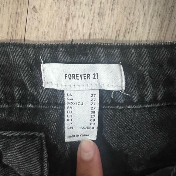 Crisscross Waist 90s Fit Jeans - Picture 4 of 9